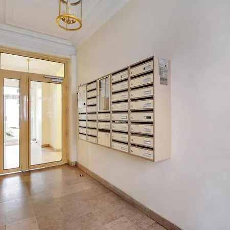 Modern And Luxurious Victor Hugo Flat باريس